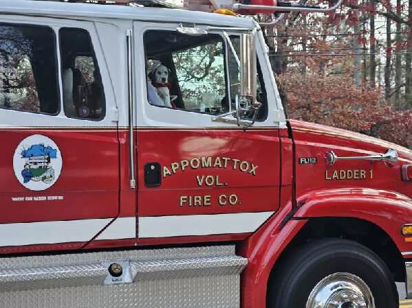 Appomattox holds 30th annual Christmas parade, lighting ceremony