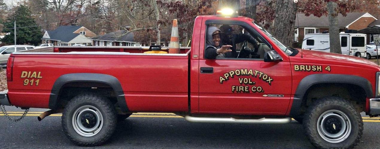 Appomattox holds 30th annual Christmas parade, lighting ceremony