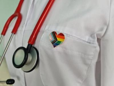 Proteger la salud de la comunidad LGBTQ+: 3 cosas que puede hacer