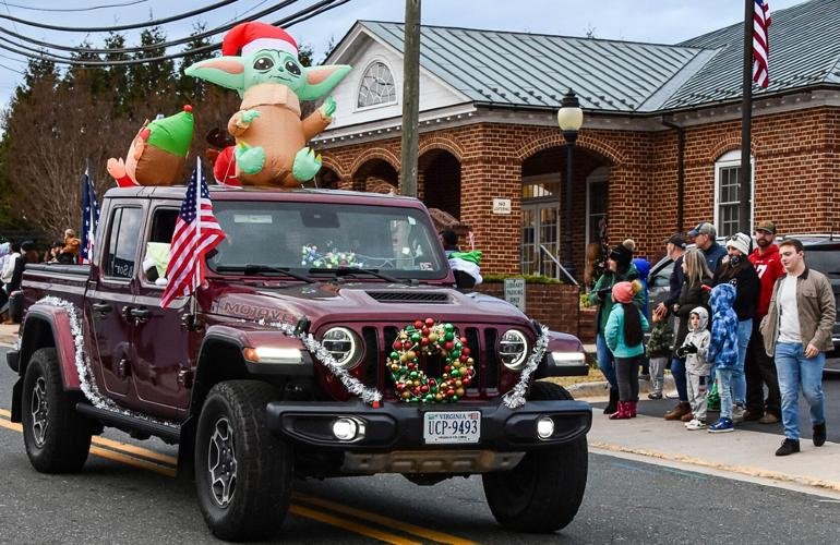 Appomattox holds 30th annual Christmas parade, lighting ceremony