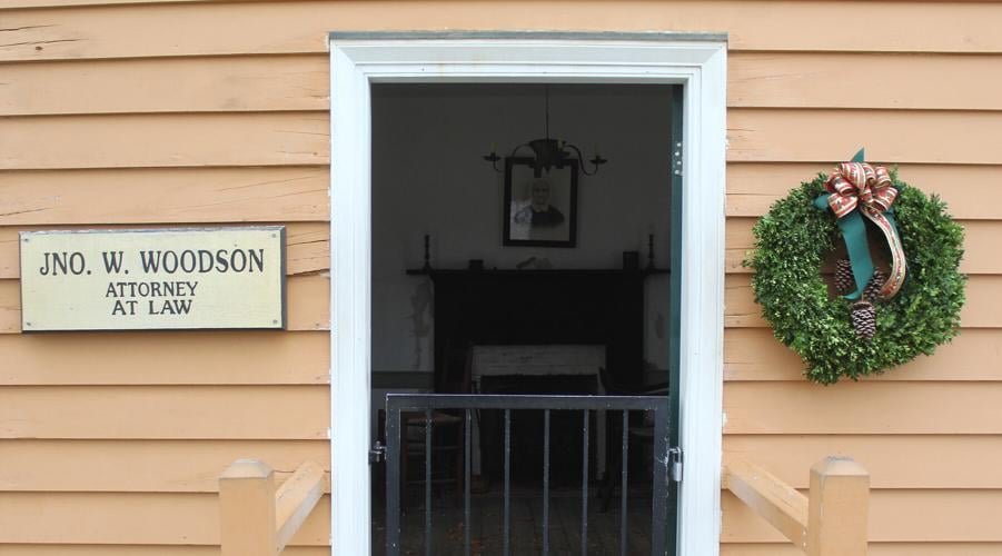 Appomattox Garden Club decorates Appomattox Court House National Historical Park