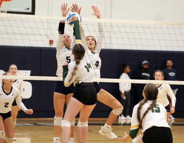 Raiders volleyball opens defense of state title at 2-0